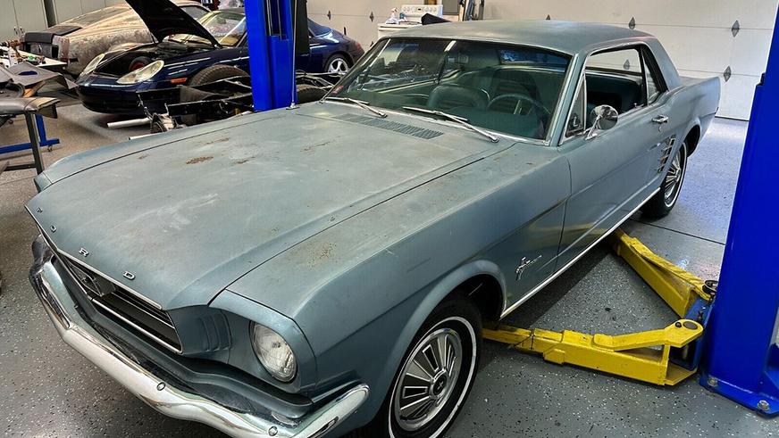 На торги выставили Ford Mustang, простоявший в гараже более 30 лет