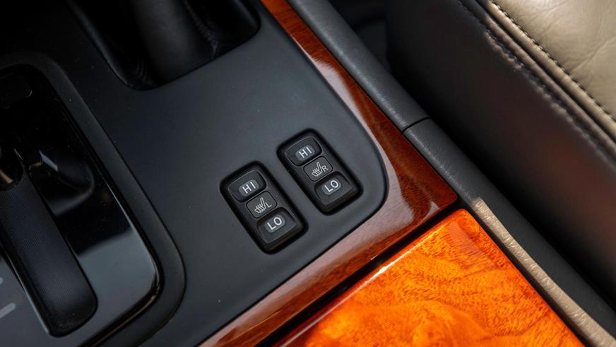 Lexus LX470 с небольшим пробегом выставили на аукцион в США