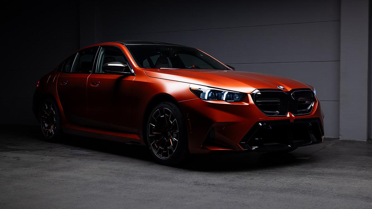 BMW создала уникальную M5 и выставит её на аукцион