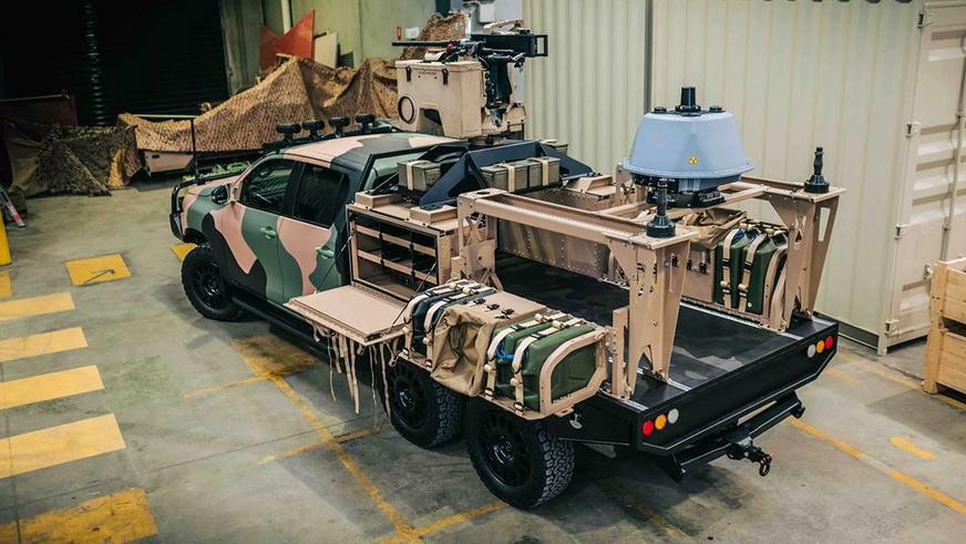 В Австралии создали шестиколёсный Toyota Hilux для военных