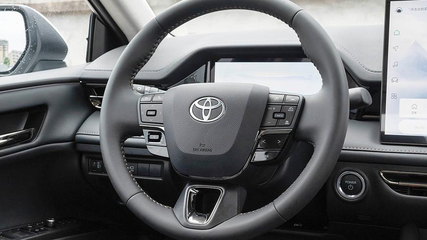 В Китае обновили Toyota Camry. Она стоит от 9 млн тенге