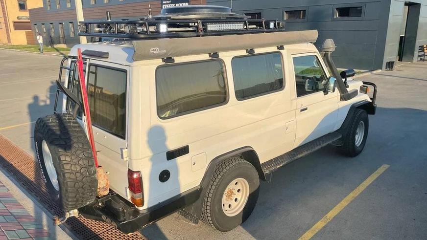 Toyota Land Cruiser 70 2004 года выпуска