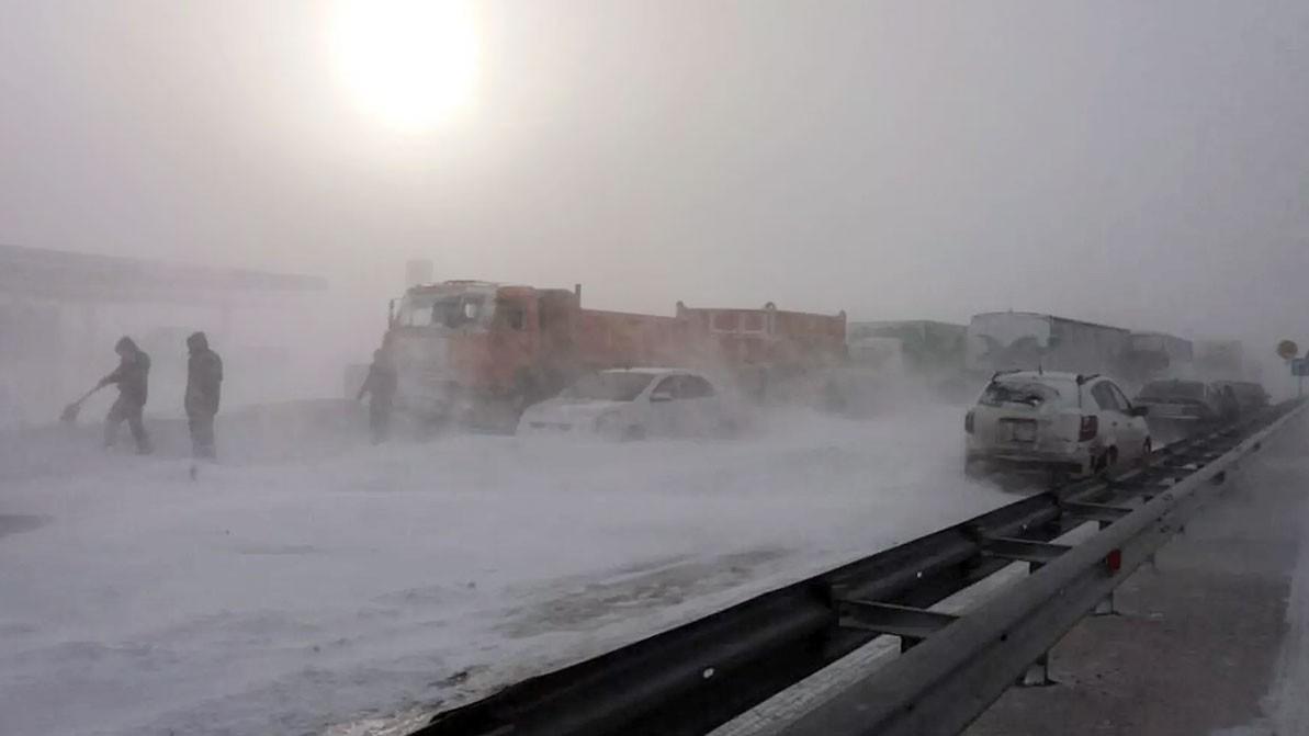 Қар тазалау &laquo;Қазавтожолдың&raquo; қолынан келмей&nbsp;ме