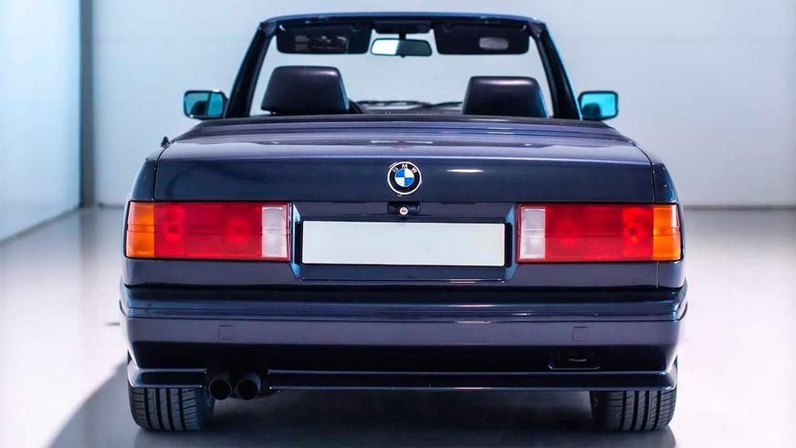 За пожилой кабриолет BMW (Е30) отдали почти 102 тысячи долларов