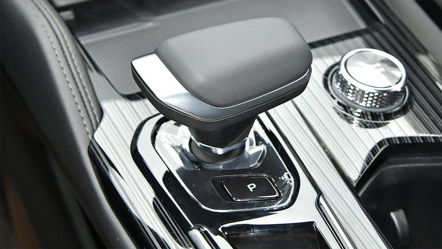 Кроссовер Geely Monjaro обновился и подешевел в Китае