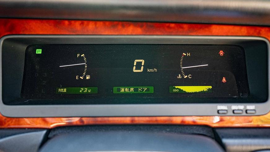 Toyota Century продали по цене бюджетной малолитражки