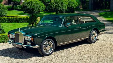Старый Rolls-Royce Corniche стал необычным универсалом