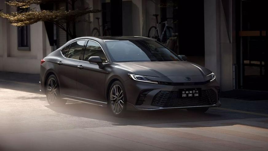 Toyota представила «спортивную» Camry для Китая