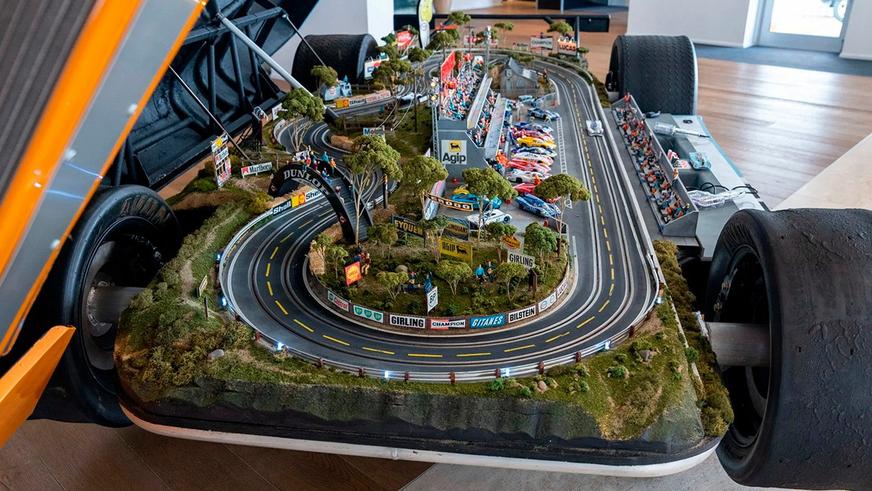 Гоночная трасса внутри Porsche 917