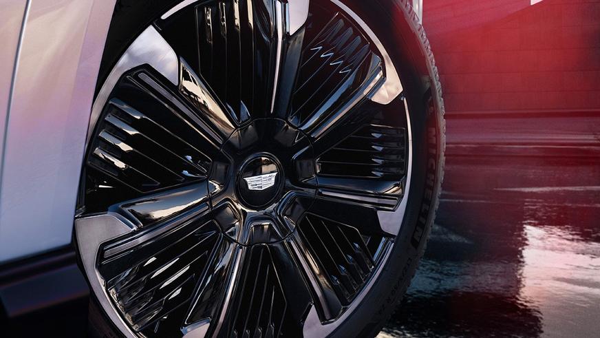 Первый Cadillac Escalade IQ продали вчетверо дороже заводской цены