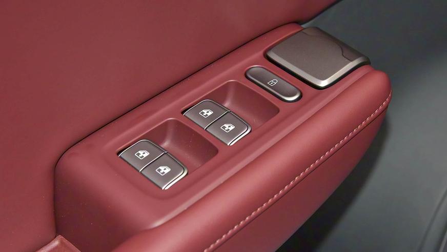 Hongqi HS6 стал самым дальнобойным гибридным кроссовером