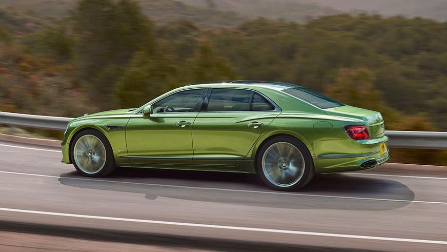 Седан Bentley Flying Spur стал мощным гибридом с V8