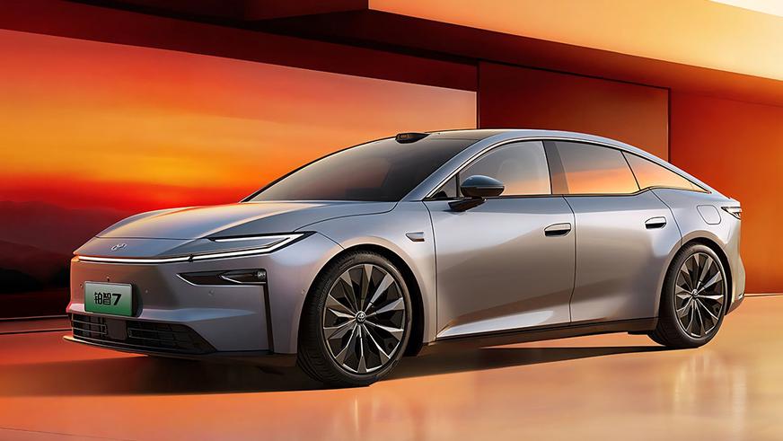 Электроседан Toyota bZ7 предложат в Китае за 14.6 млн тенге