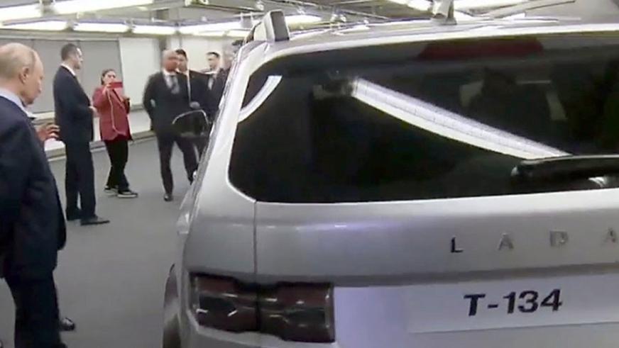 Президенту Путину в Тольятти показали новый кроссовер на базе Lada Vesta Президенту Путину в Тольятти показали новый кроссовер на базе Lada Vesta