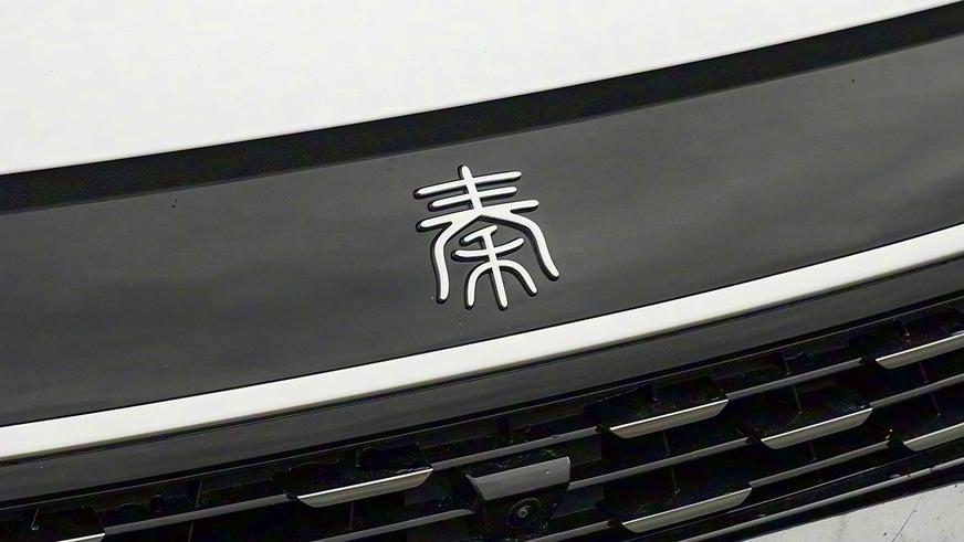 BYD улучшил гибридный седан Qin L. Известны цены