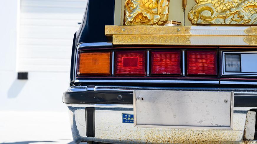 Необычный катафалк продали на торгах в США