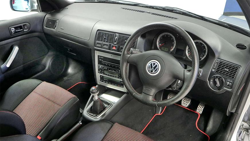 В Англии выставили на продажу VW Golf IV «в масле»