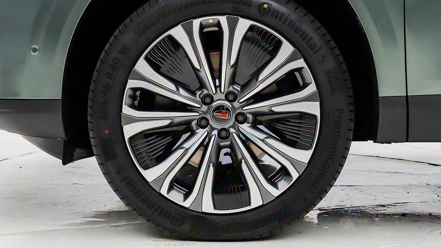 В Китае назвали цены на рекордный гибрид Hongqi