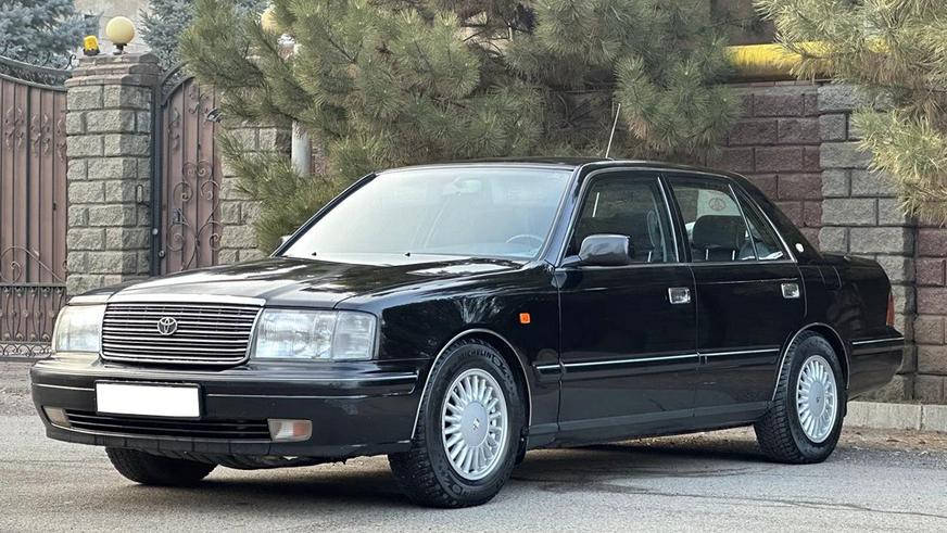 Toyota Crown (S150) с левым рулём продают за 10 млн тенге на Kolesa.kz