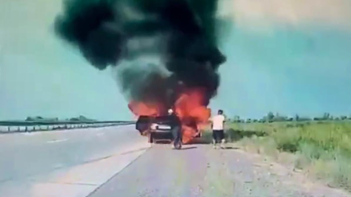 Daewoo Nexia вспыхнула на ходу. Выбраться успел только водитель