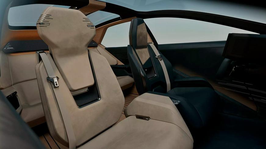 Lexus LS стал роскошным вэном с шестью колёсами