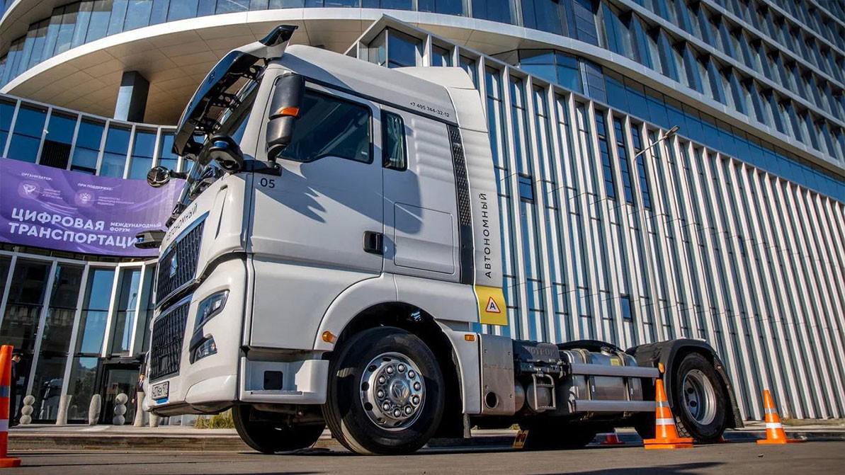 Ресейде өздігінен жүретін жүк көлігі жолға шықты