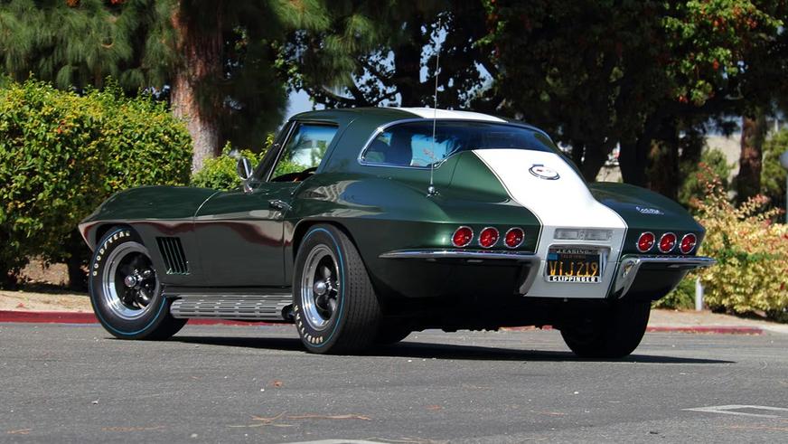 На торги выставят уникальный Corvette второго поколения