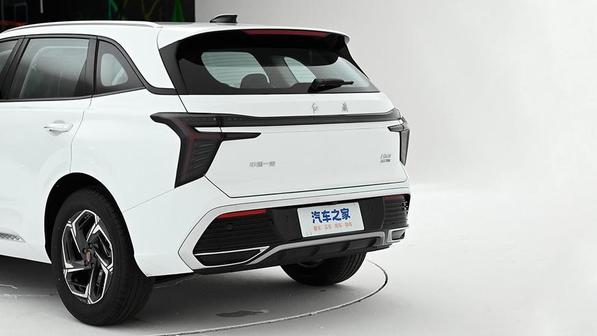 В&nbsp;Китае открылся приём заказов на&nbsp;самый доступный Hongqi