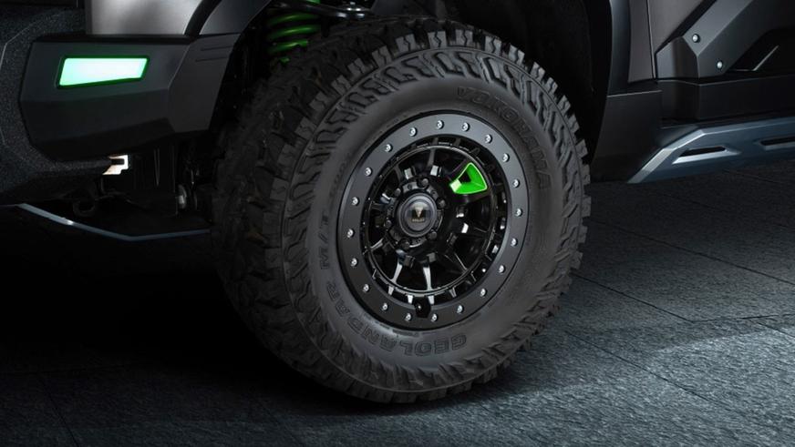 Футуристичный LC Prado от Modelista