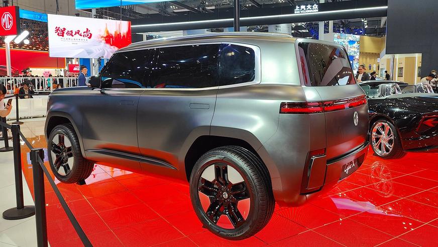 MG Cyber Х напомнил прошлое выдвижными фарами