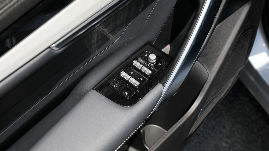 В Китае начались продажи обновлённого Geely Atlas