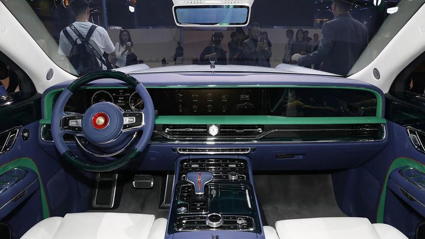 Hongqi L5 сменил поколение, но сохранил круглые фары