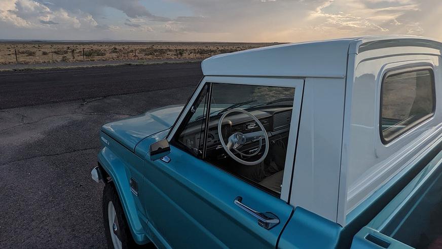 Рестомод 57-летнего пикапа Jeep получил 717-сильный мотор