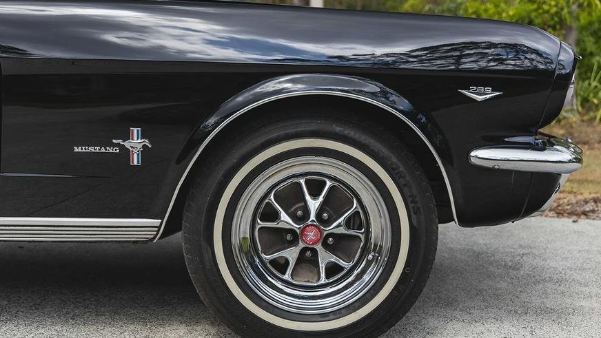 Лимузин Mustang с правым рулём пустили с молотка