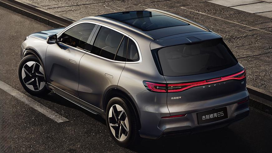 Новый кроссовер Geely проедет без подзарядки 530 км