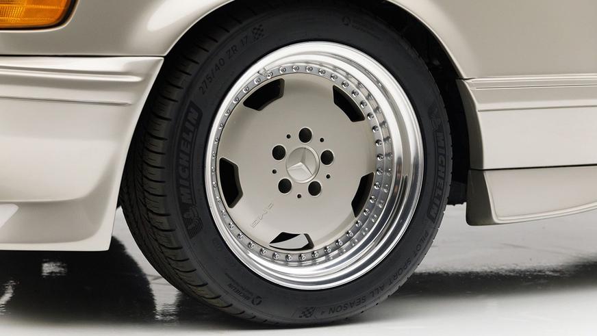 Рестомод Mercedes-Benz 560 SEC с мотором AMG в продаже