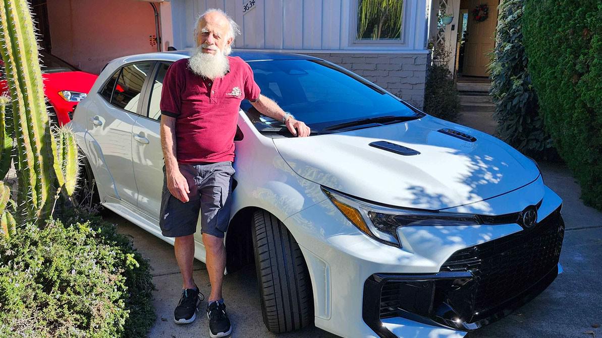 С Toyota Supra на хот-хетч GR Corolla пересел 87-летний американец