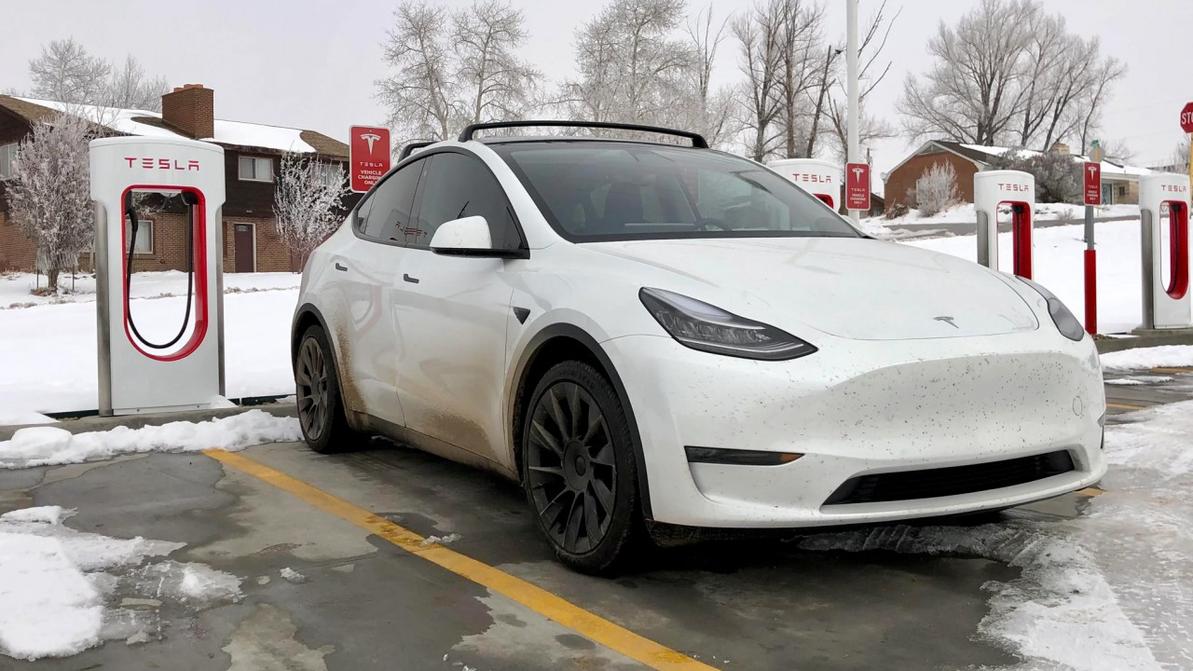 &laquo;Тесла&raquo; суықта сыр берді. Компания айыппұл төлейді