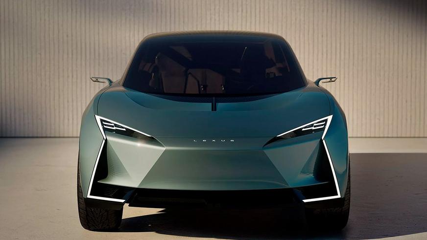 Lexus LS стал роскошным вэном с шестью колёсами