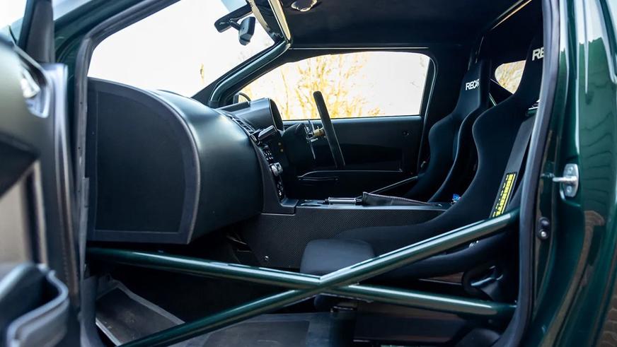 Уникальный Aston Martin в продаже. Микрохетч с большим V8