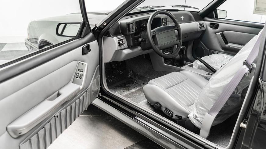 Ford Mustang из 1990-х продают по цене нового Porsche 911 Carrera 4S