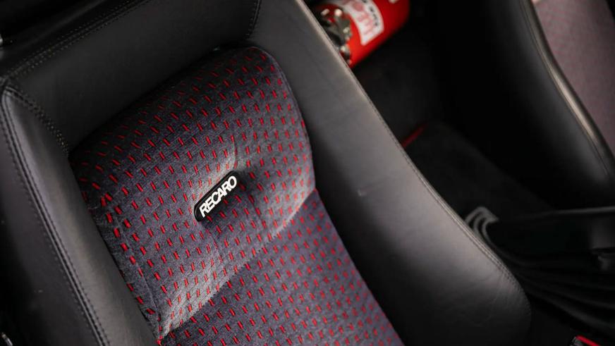 Пожилой Ford оценили дороже нового Porsche. Это очень редкий RS200