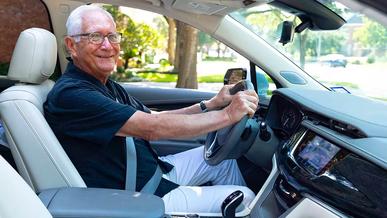 Машины GM смогут следить за престарелыми водителями