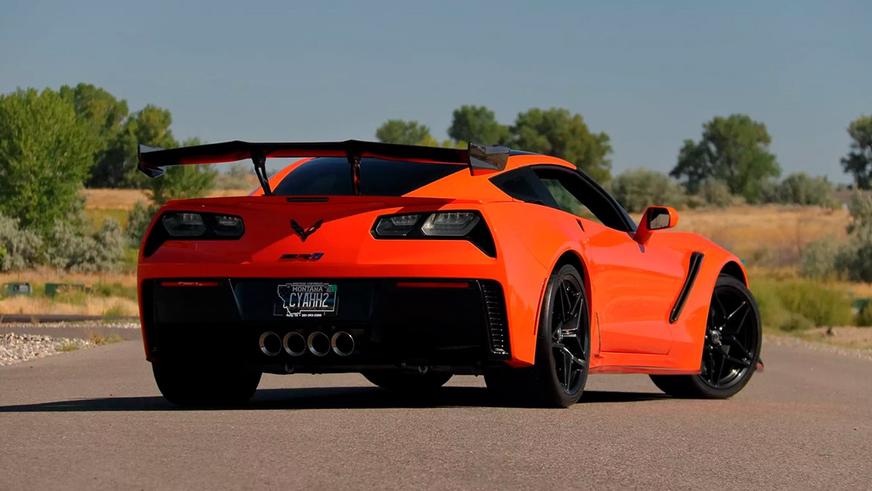 Фото дня: несколько автомобилей разбили прямо на аукционе Mecum