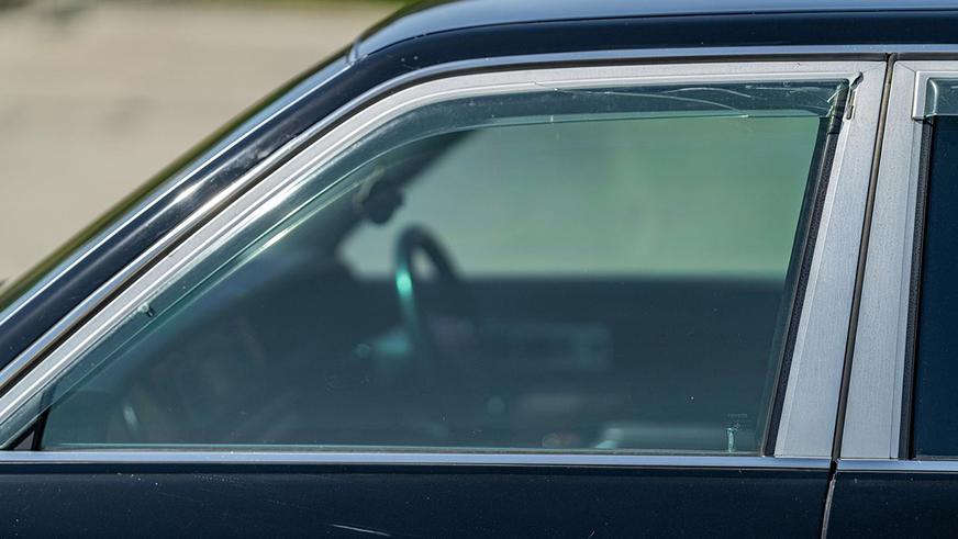 Toyota Century продали по цене бюджетной малолитражки