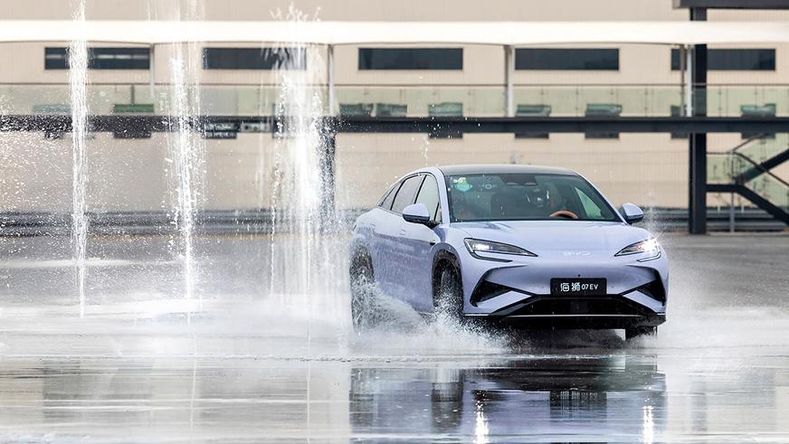 BYD открыл в Китае внедорожный полигон. Покататься может любой