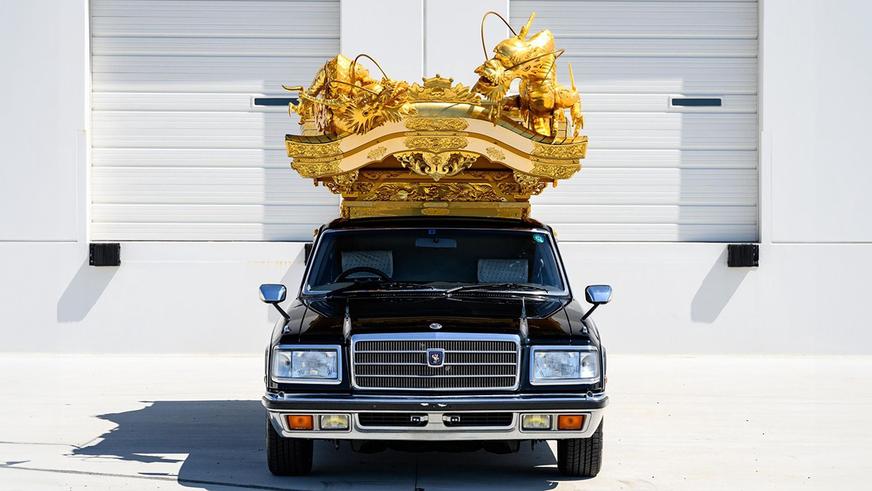 Необычный катафалк продали на торгах в США