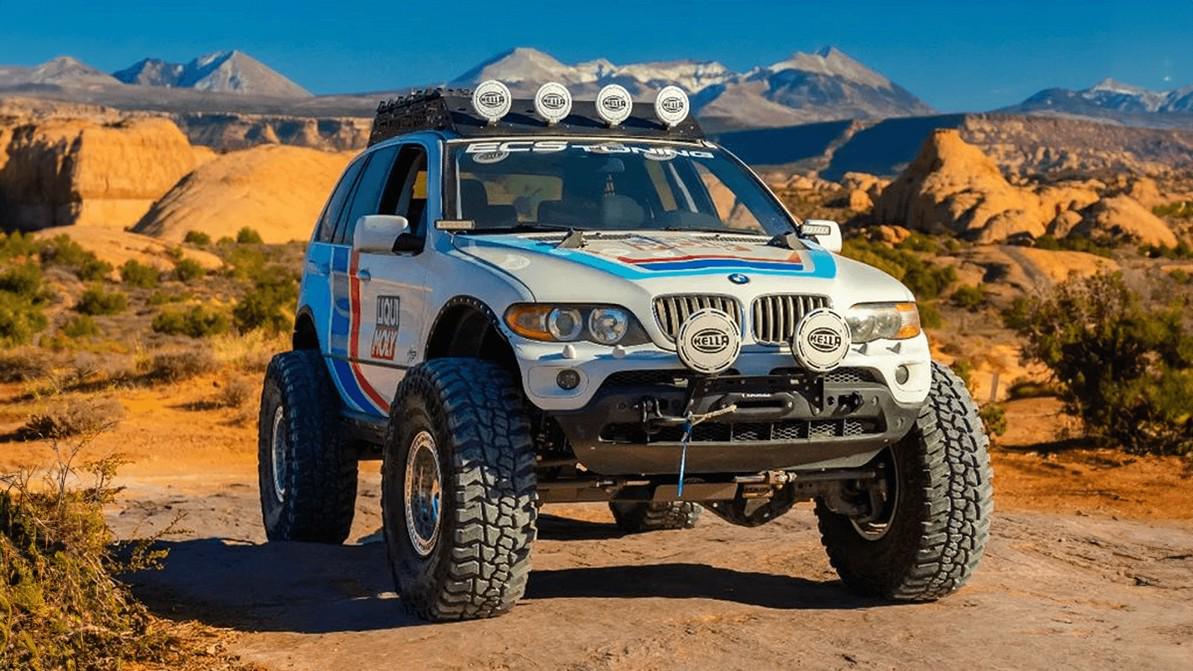 Пожилой BMW X5 превратили в могучий внедорожник