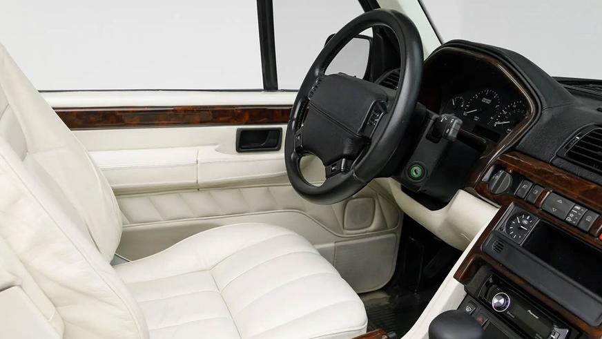 С молотка пустят Range Rover, похожий на Golf Cabriolet