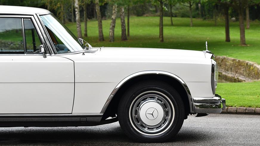 В продаже появился Mercedes-Benz Pullman, собранный для Джона Леннона